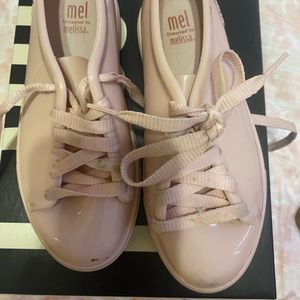 Preowned girls Mel sneakers size 13 • Super cute! •
